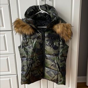 Aqua size L - Camouflage Puffer Vest with Fur Hood